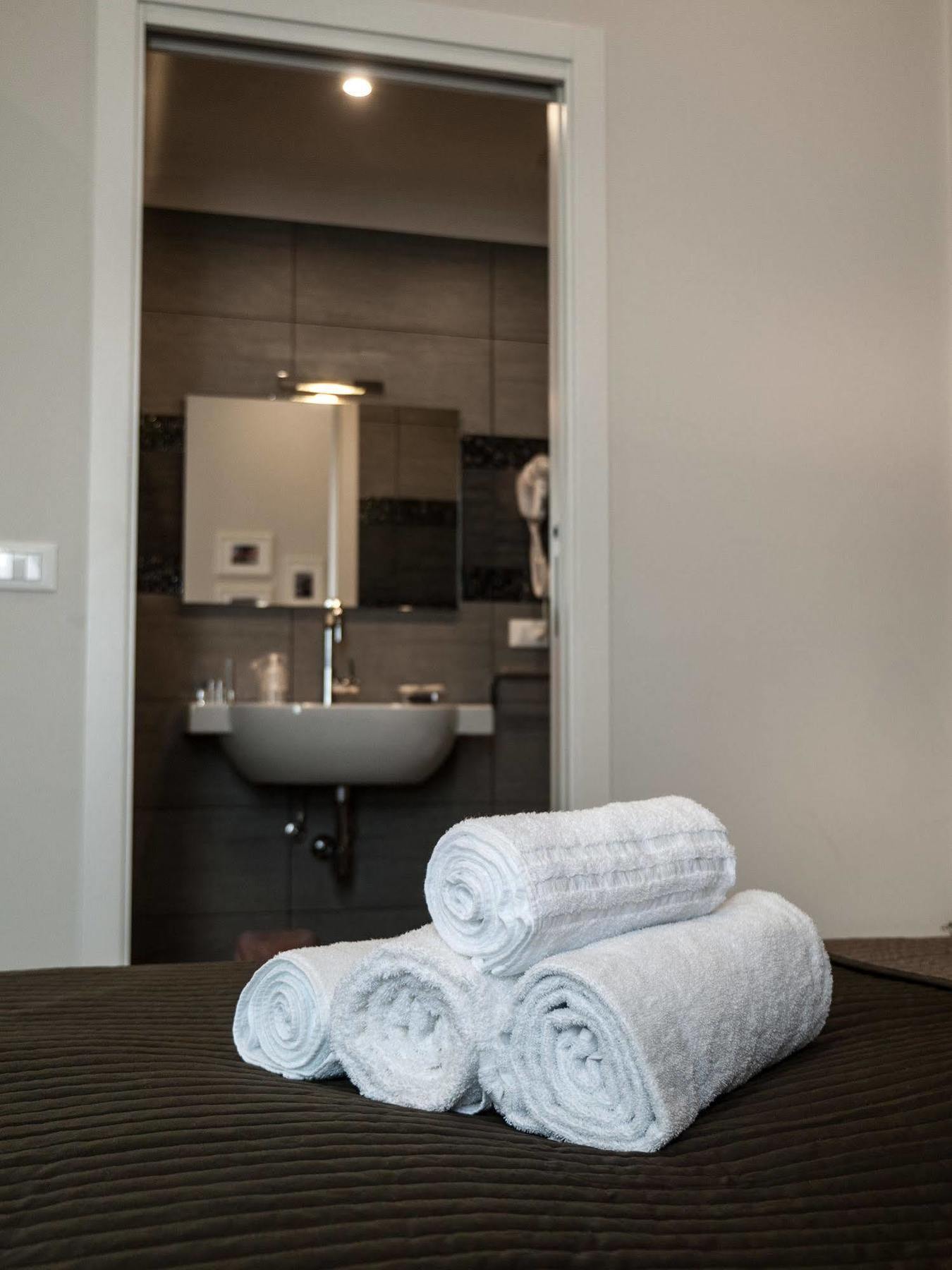 Bed Milano Linate Hotel Екстериор снимка